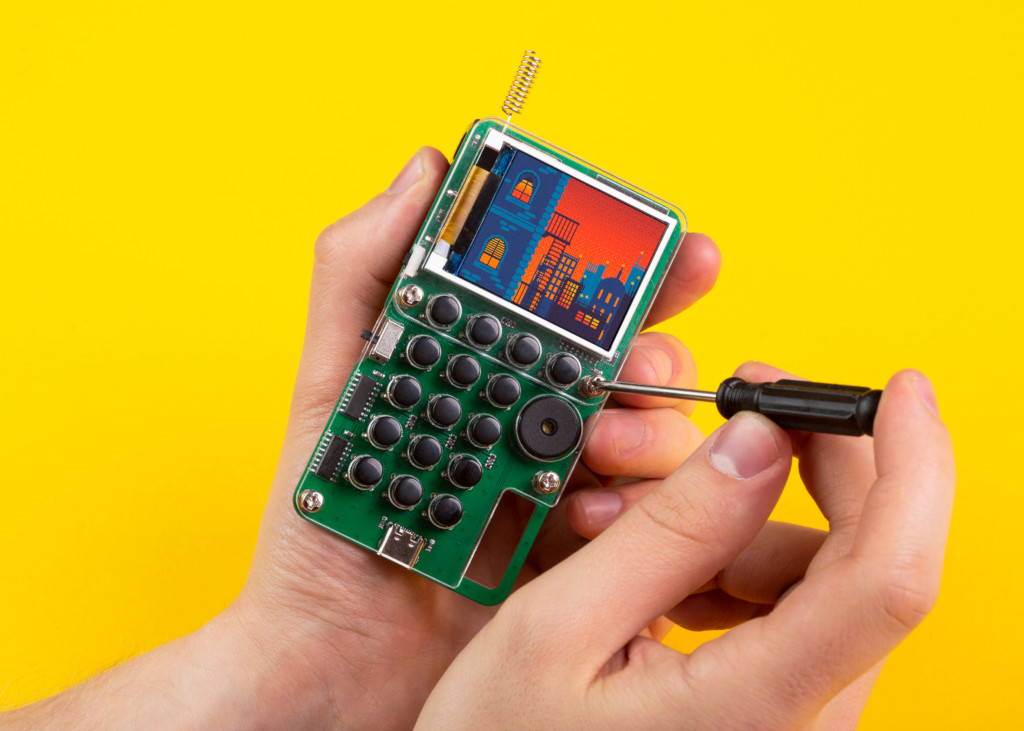 Discover Electronics & Coding With Unique DIY Projects With This Retro Bundle Build & Code Your Own Walkie-Textie Gaming Console Ages 11+ 103