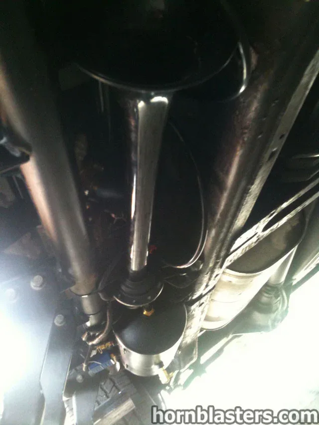 Jairo's 2008 Hummer H2 Train Horn Install
