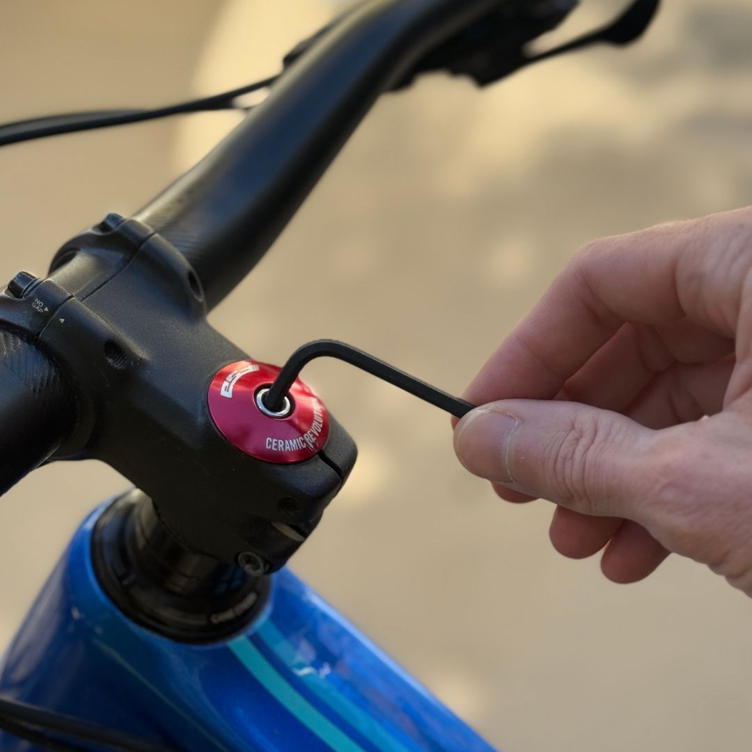 Snik_unscrew_top_cap_bolt