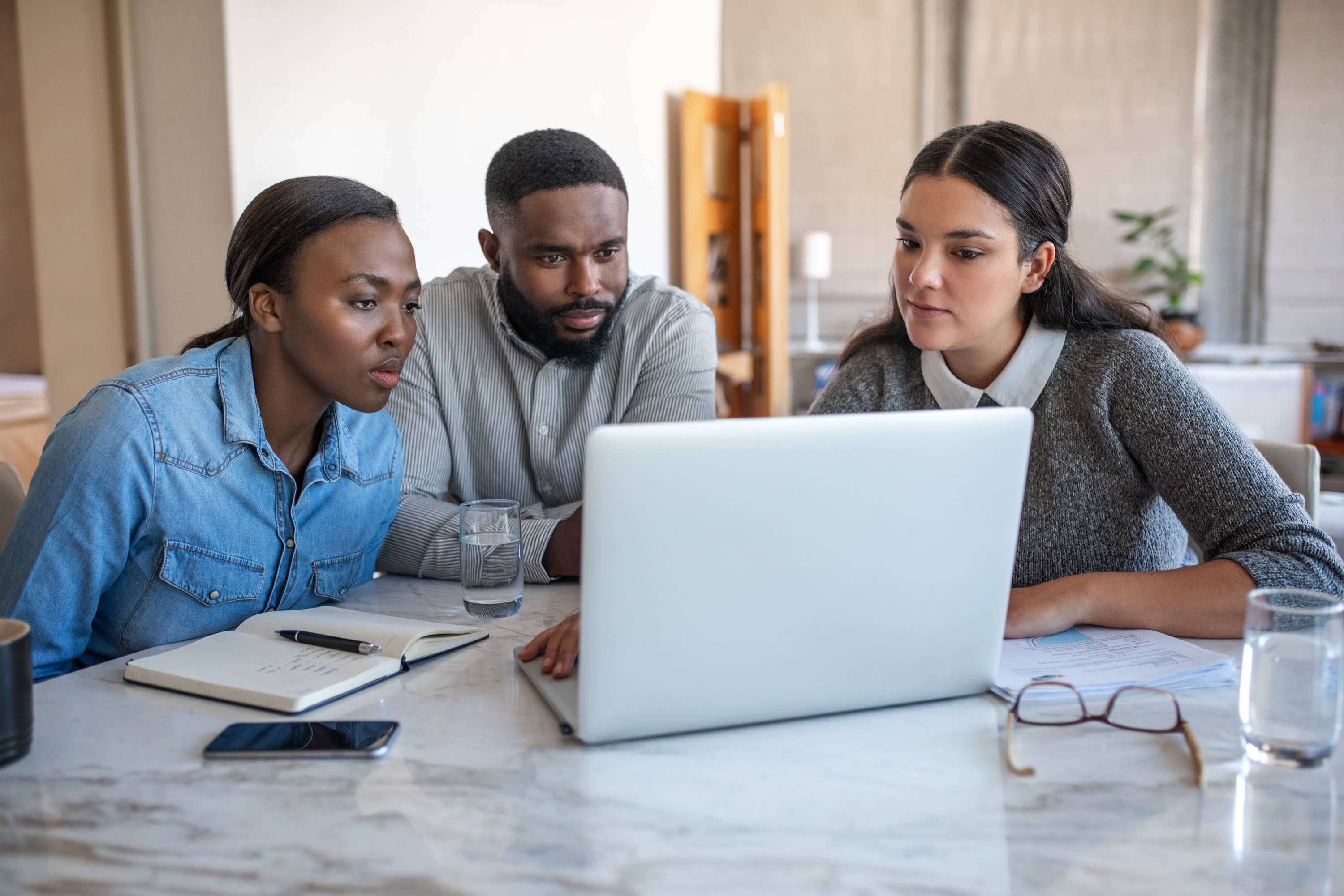 group-of-people-preparing-for-the-washington-state-insurance-ce-test