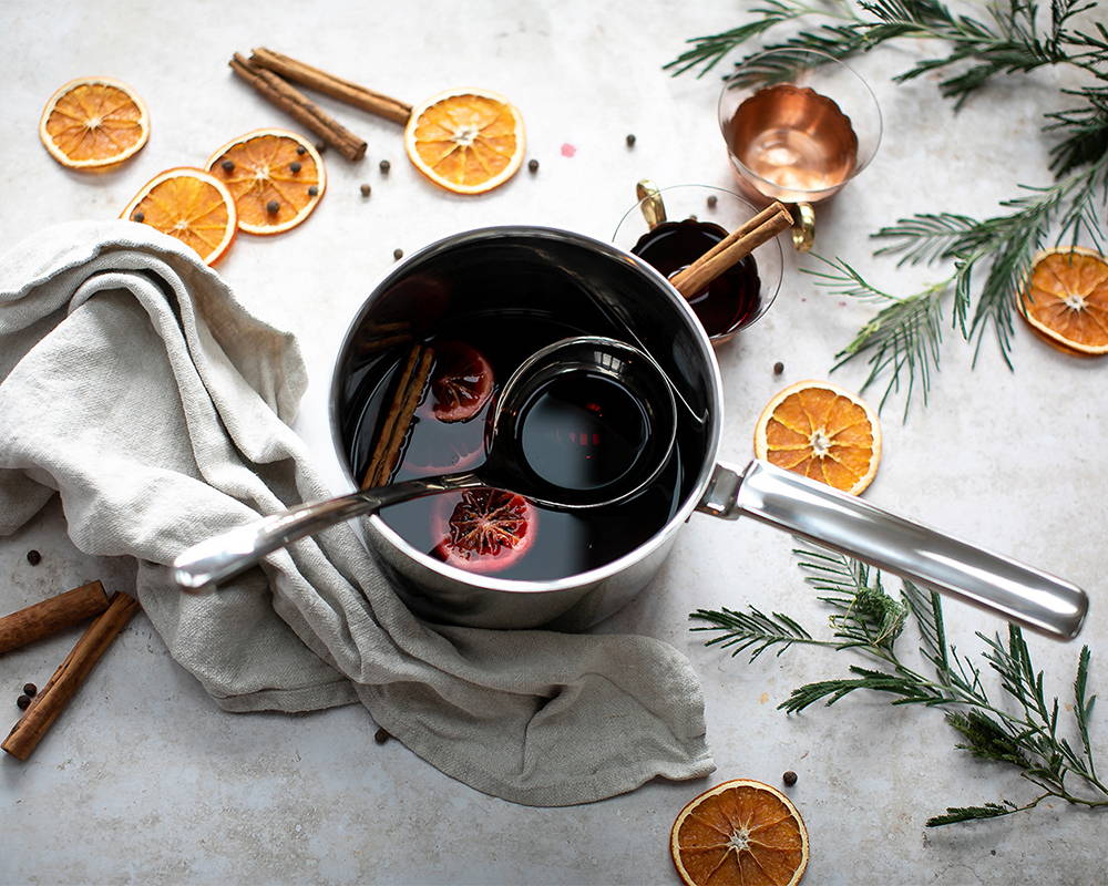 CRANBERRY SPICED MULLED WINE