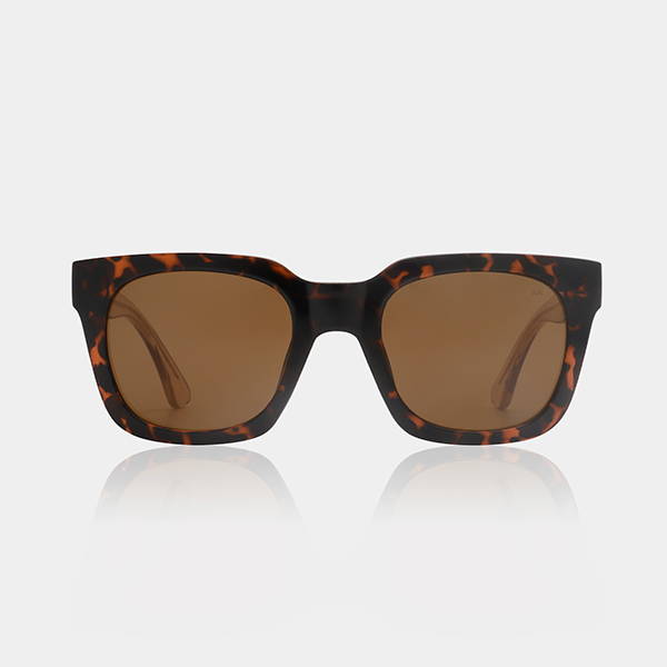 A product image of the A.Kjaerbede Nancy sunglasses in  Demi Tortoise.