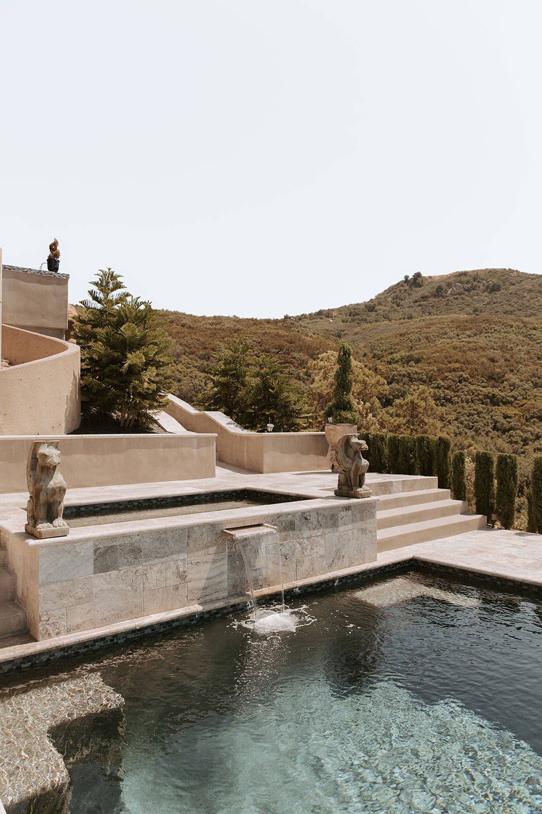 Espace piscine du lieu du mariage