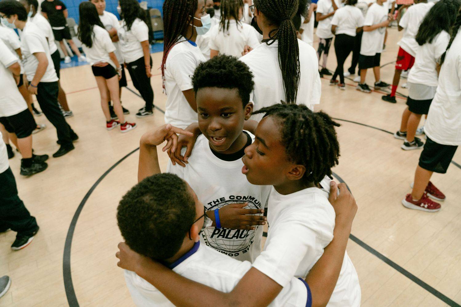 3 kids hugging