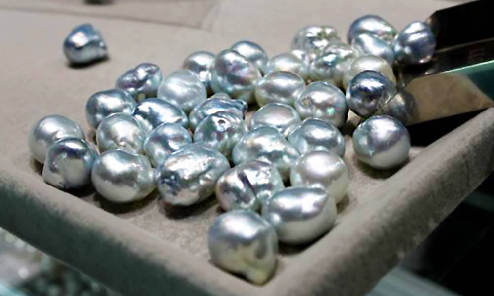 South Sea Pearl Overtones: Silver-Blue