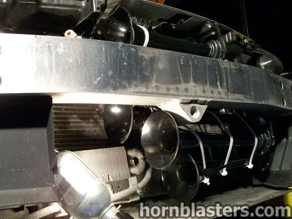 Close-up black air horns behind front bumper reinforcement bar radiator zip tie mount Nick's Nissan 350Z Conductor's Special 232 gallery photo 3