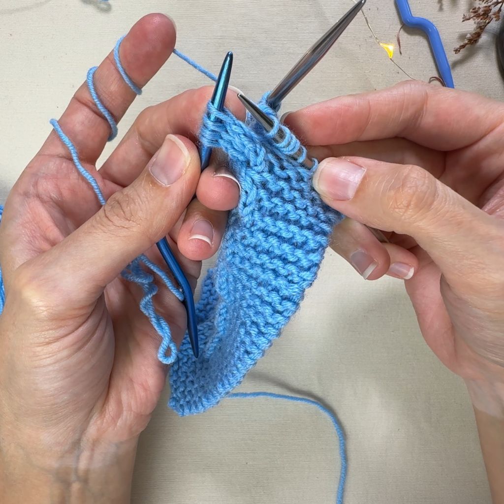 Linksgeneigten Zopf stricken: Schritt 6.