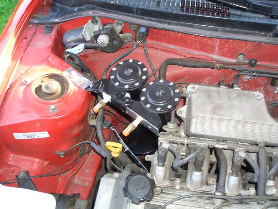 Dual black air horns engine bay bracket brass fittings Dennis's Toyota Corolla Conductor's Special 232 train horn gallery photo 4