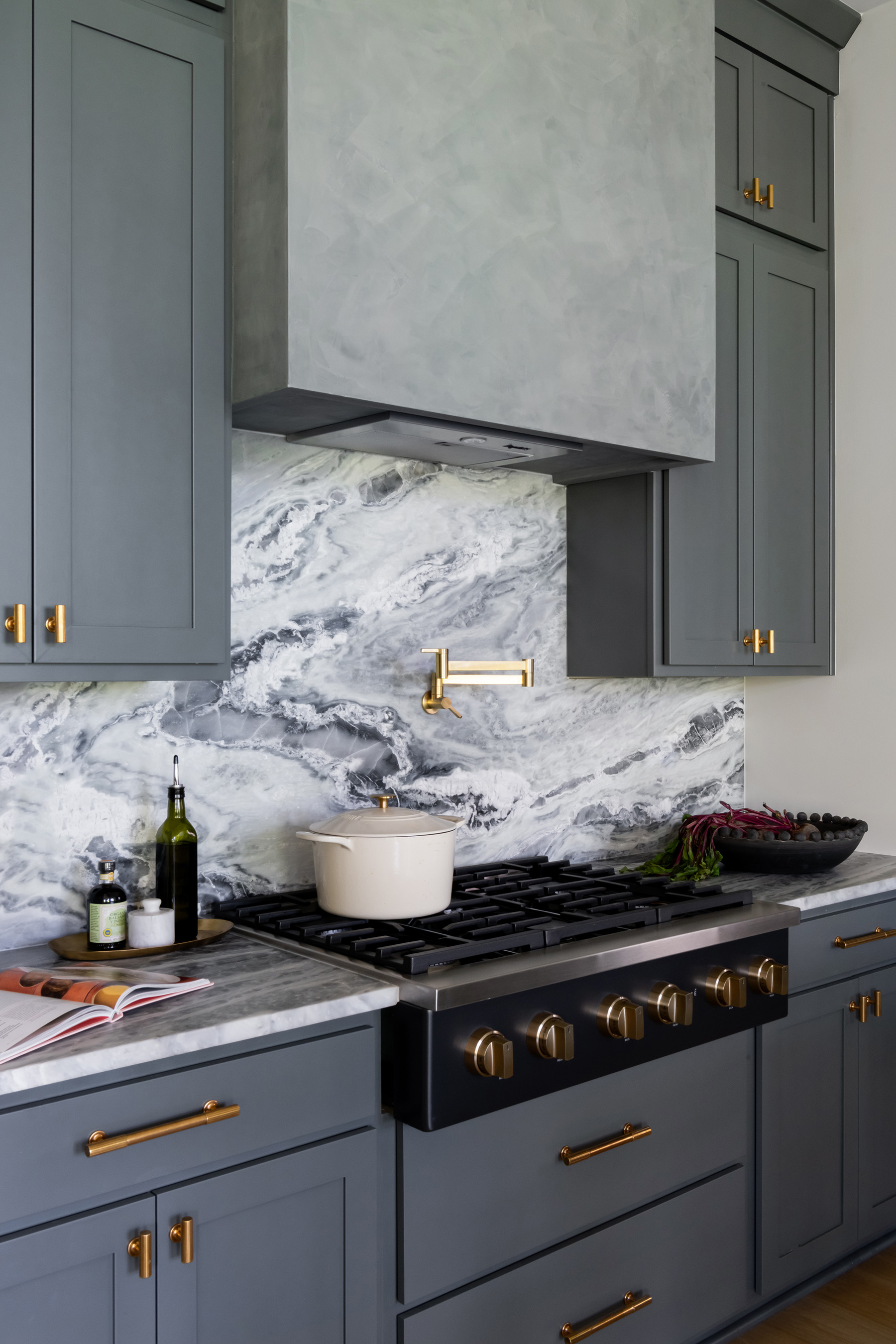 Navy kitchen with bass handles, marble worktop and backsplash