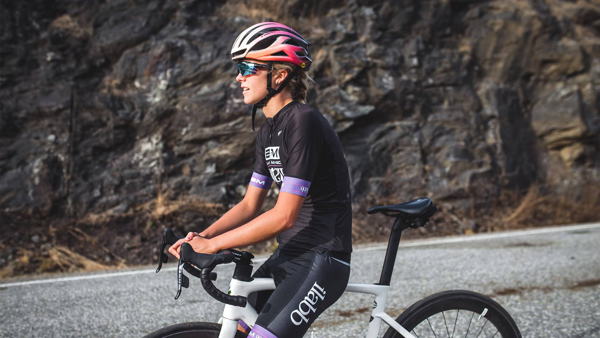 Kimberly Cadzow pro road cyclist uses Myovolt wearable vibration therapy for leg muscle recovery and prehab.