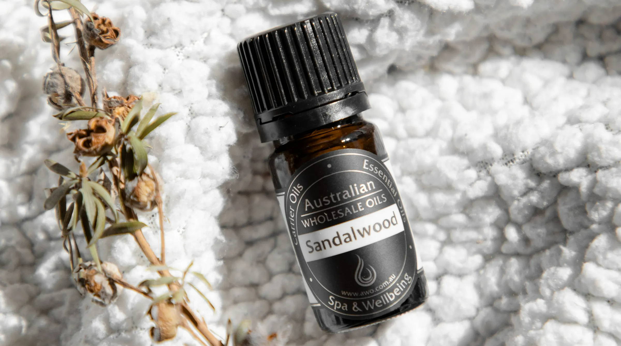 5 Benefits Of Frankincense Oil (And How To Use It) - AWO