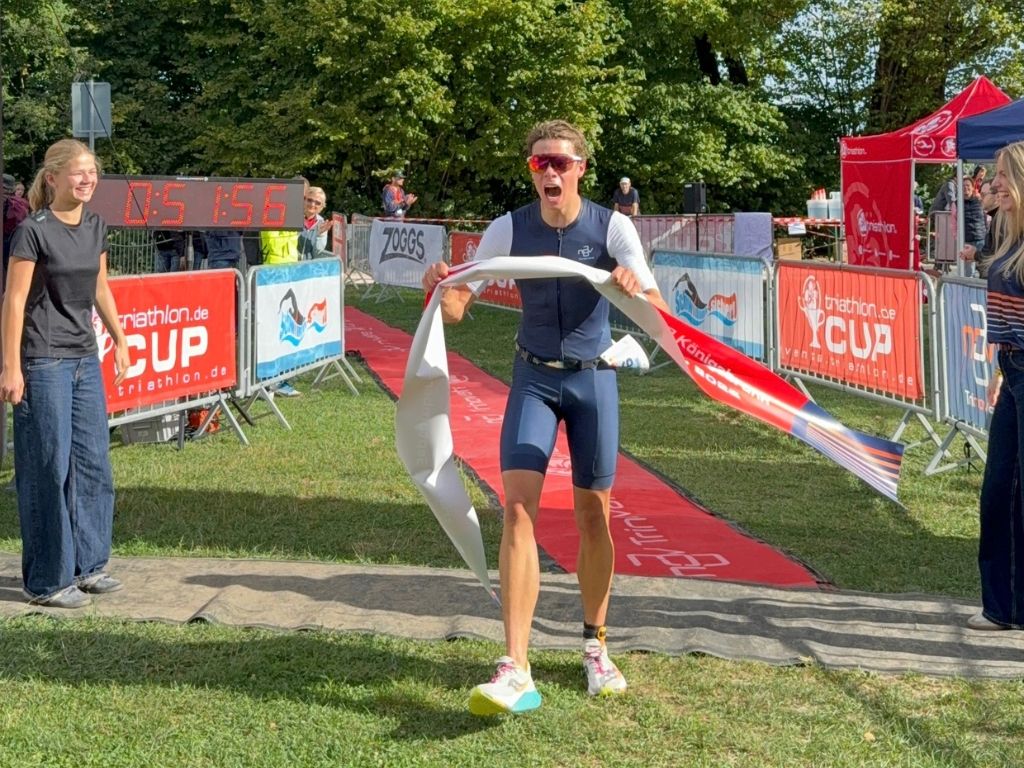 Vincent Weiß gewinnt die Volksdistanz beim triathlon.de CUP Königsbrunn 2026.