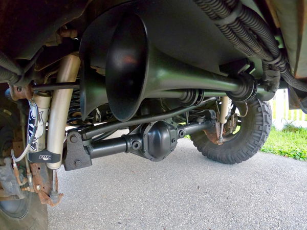 Rear undercarriage four black train horn bells FOX shocks coil springs Donn's 2014 Jeep Wrangler Rubicon Conductor's Special 244 Nightmare Edition HornBlasters gallery photo 4