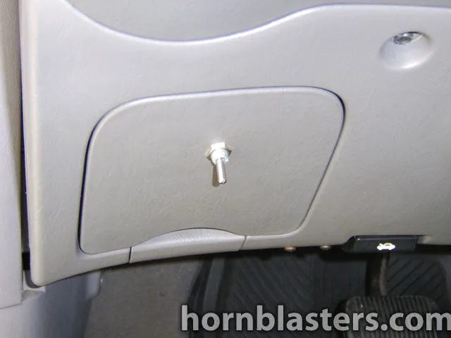 Close-up of Shocker XL horn bells and brackets on Layne's Ford Focus HornBlasters gallery photo 9