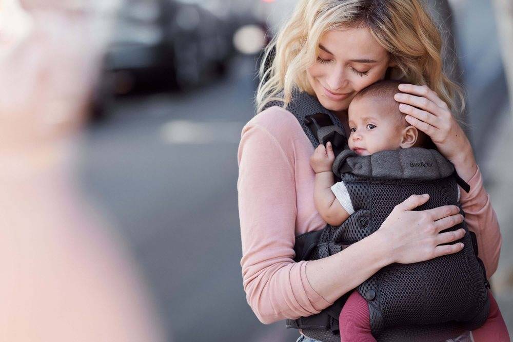 Mum & Baby in BabyBjorn Carrier Harmony Mesh