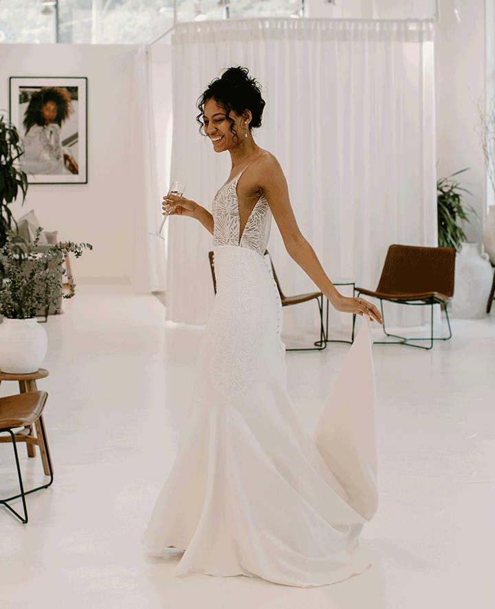 📍Grace loves lace chicago showroom #graceloveslace #weddingdress