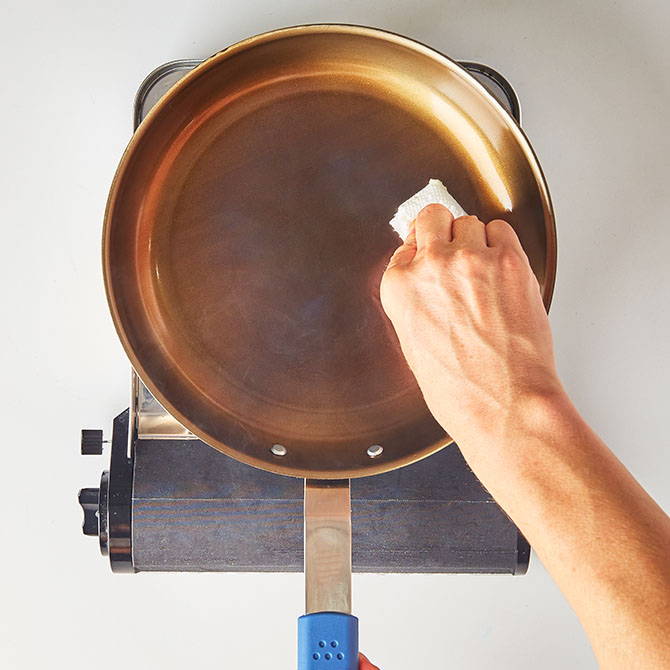 The Misen Pre-Seasoned Carbon Steel Pan is Nonstick Without Chemicals