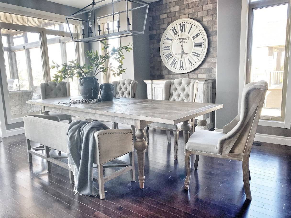 Kitchen table and chairs in Calgary