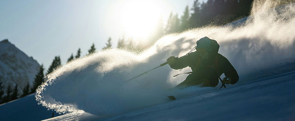 SNOWBOARD JACKETS: KEY CRITERIA FOR SNOWBOARDERS