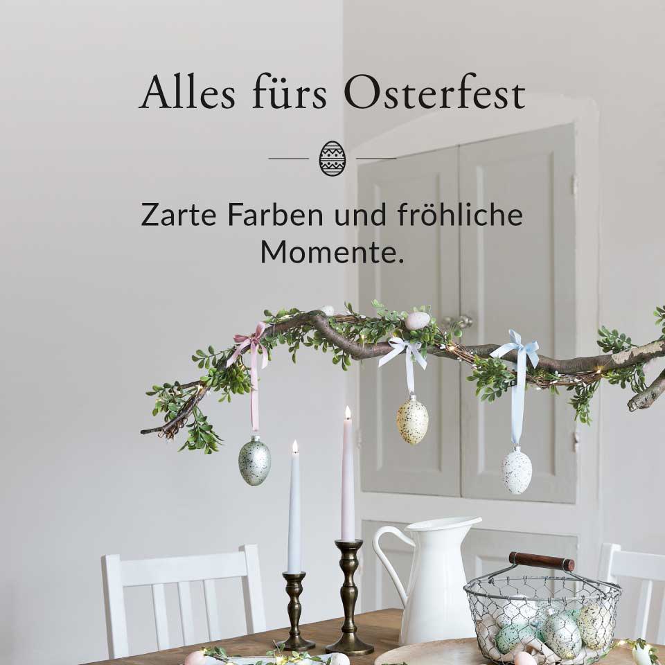 Zart dekorierter Küchentisch mit Osterdeko und LED Kerzen