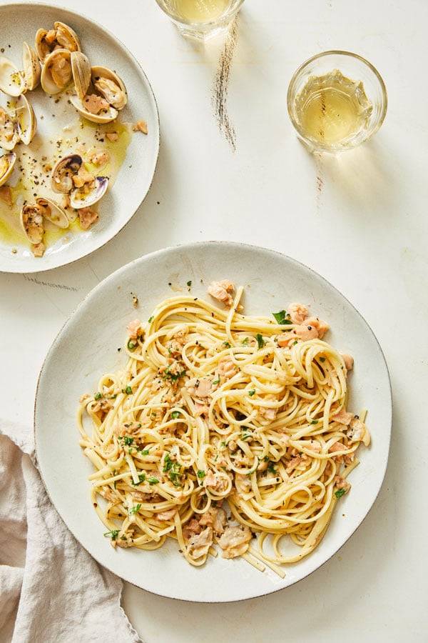 Linguine recipe with crispy onions and brazil nut pangratto