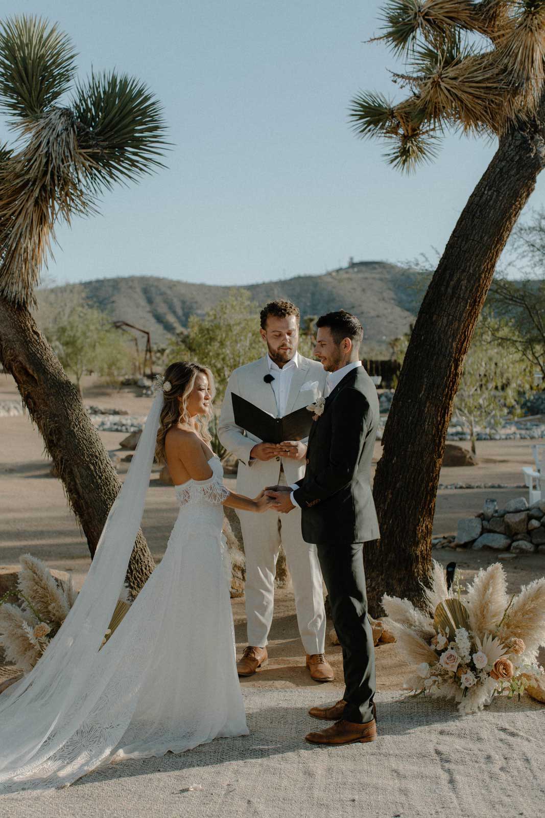 Novios durante la ceremonia