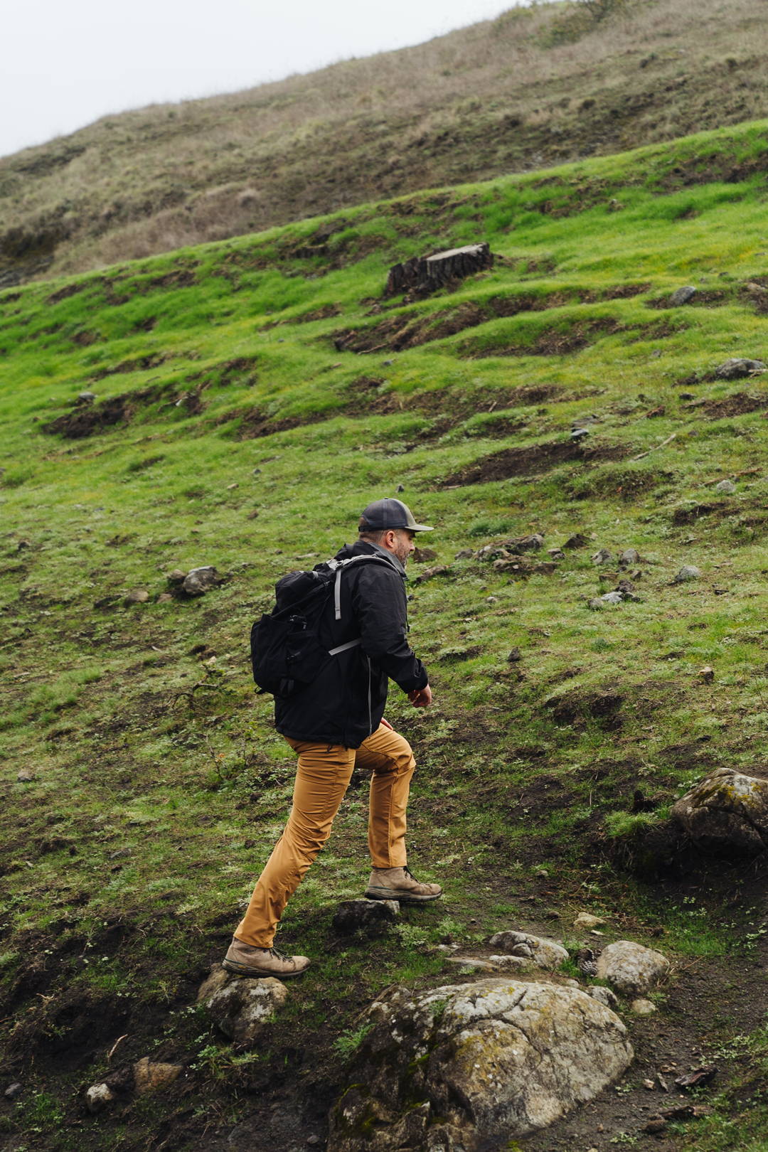 Hiking in the Edgevale Foothill Pant