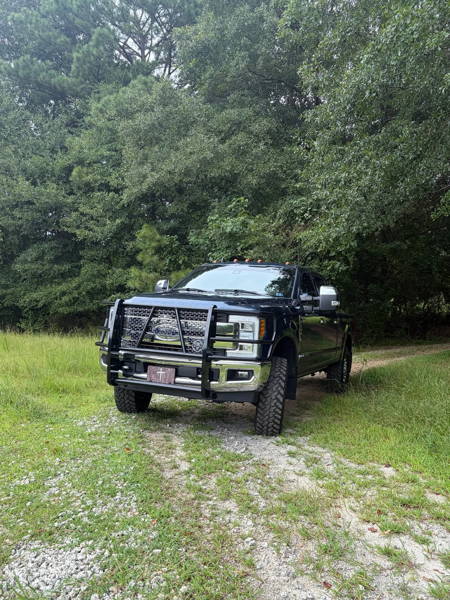 2019 Ford F-250 Super Duty front three-quarter view