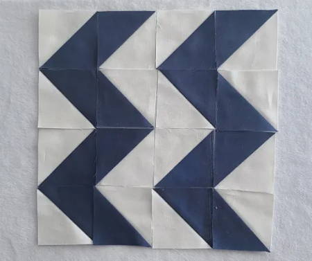 Half-Square Triangle Layout - Zigzags
