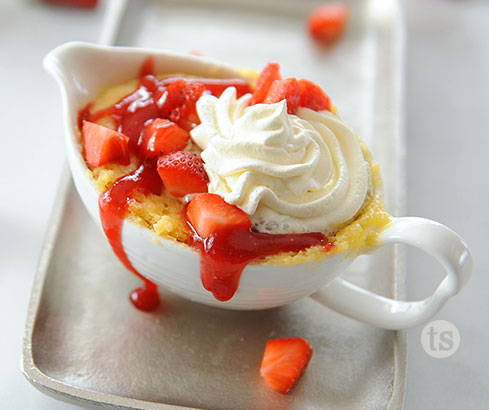 strawberries & cream mug cake