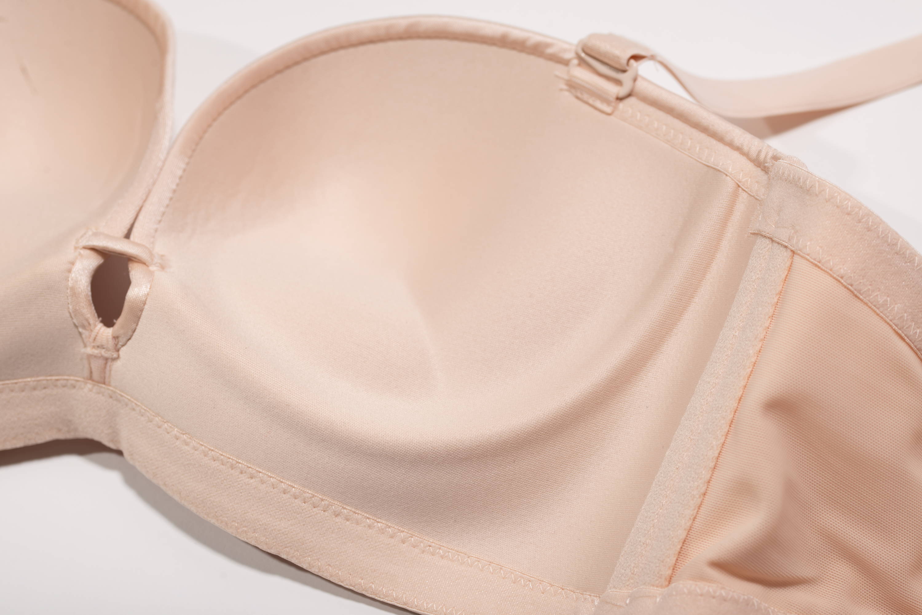 What is the Difference Between a Molded Cup Bra, A T-shirt Bra & a