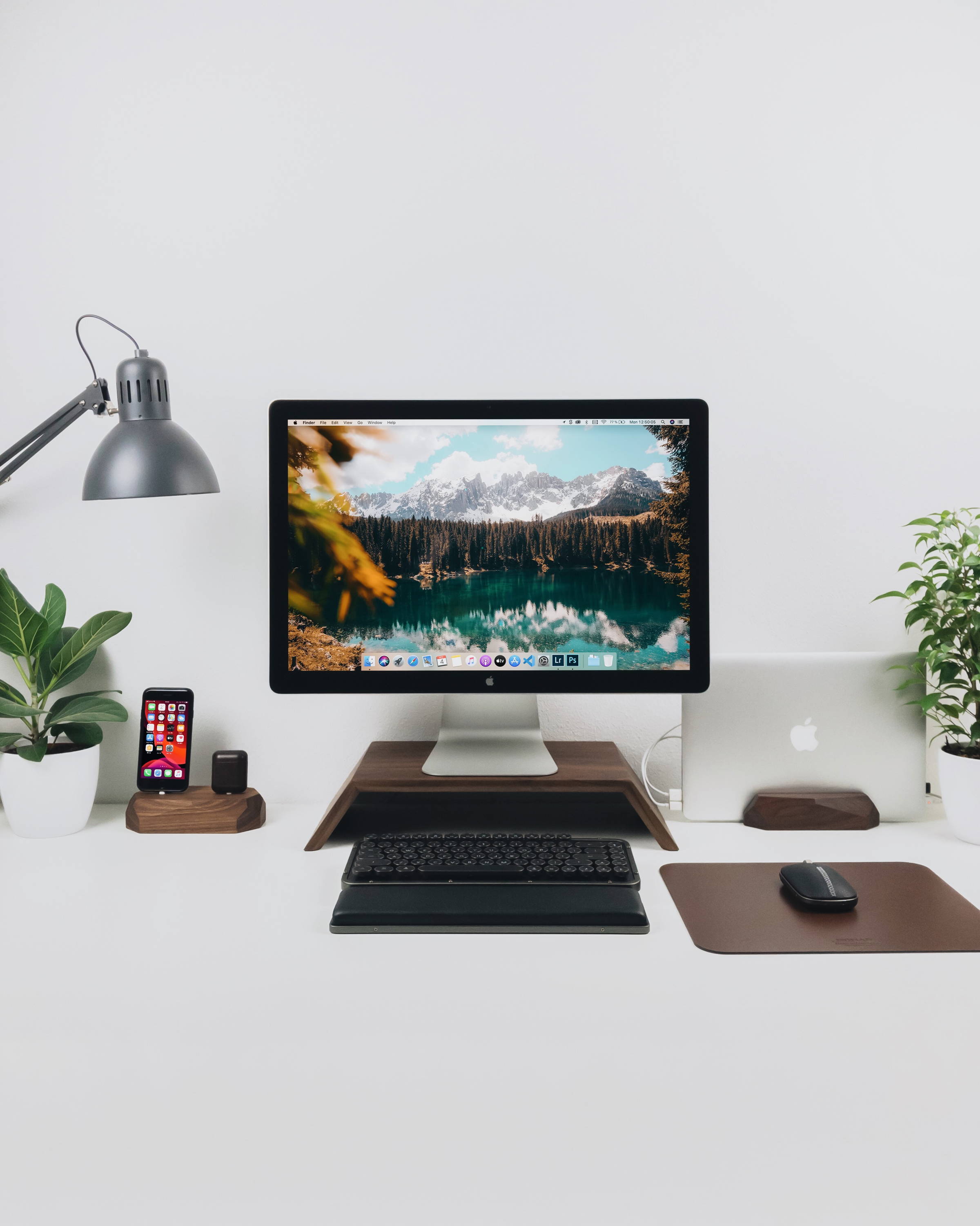 clean minimal desk setup