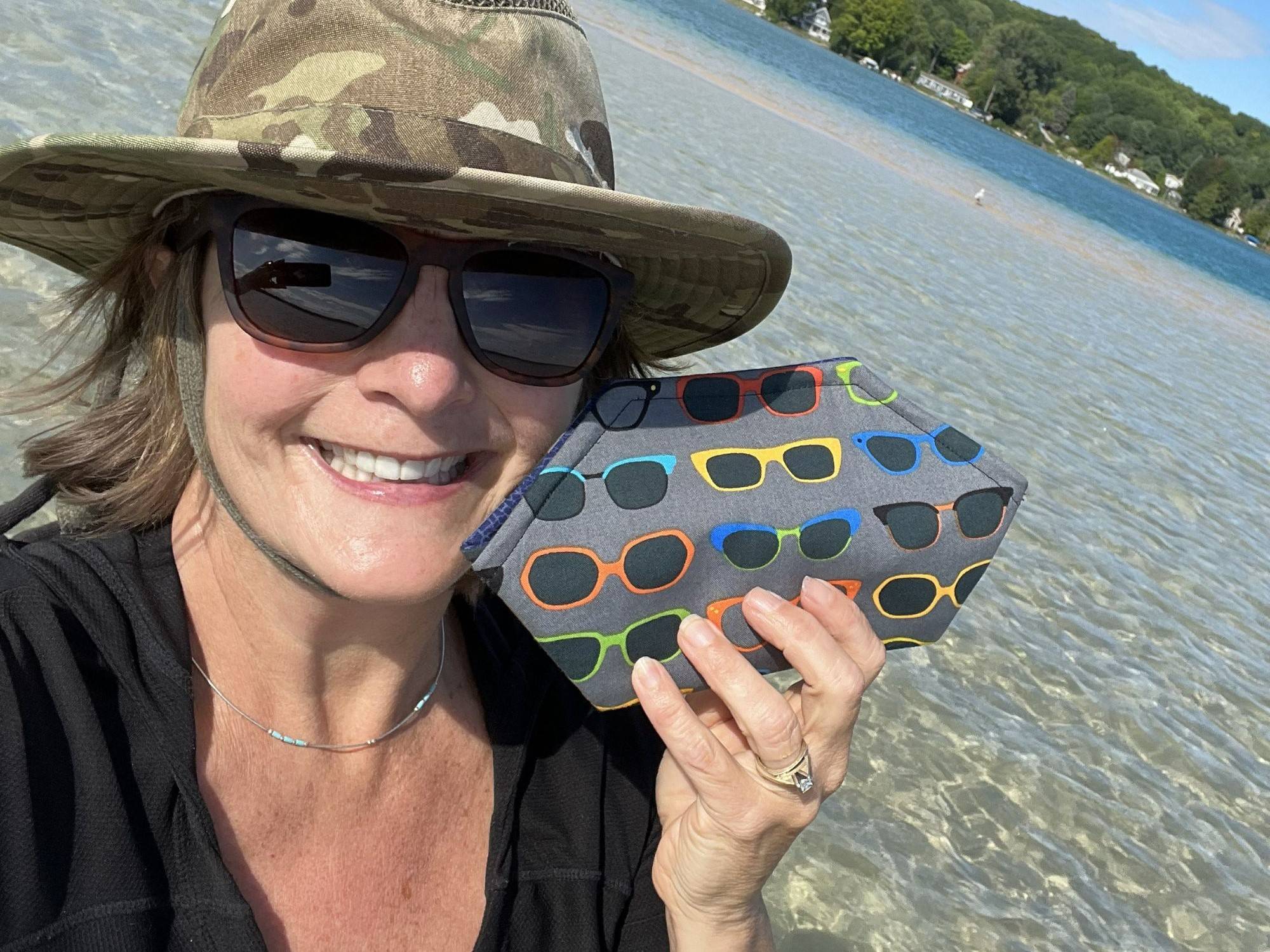 Amy Barickman holding the fold and go folio