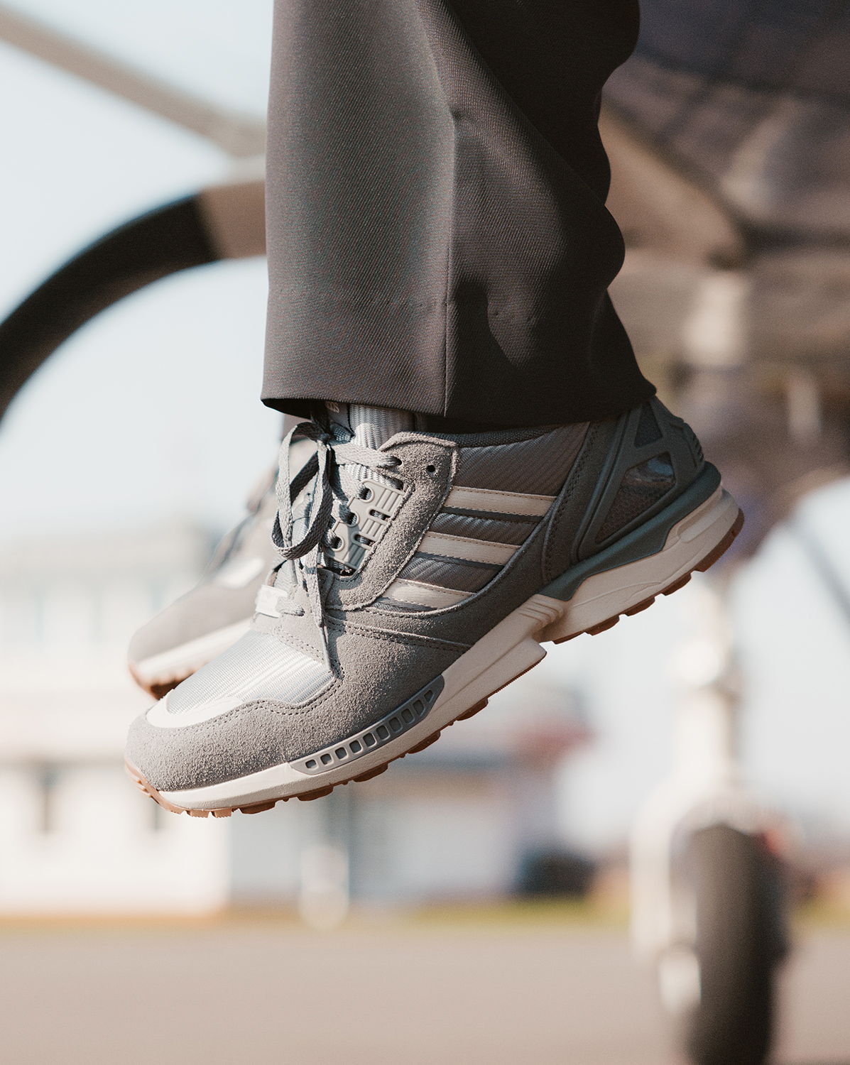 s'accomodi

サコモディ　カウチソファ　高級　本皮　イタリア製 ABOVE THE NOISE: Our adidas ZX 8000 Asphaltgold Exclusive
