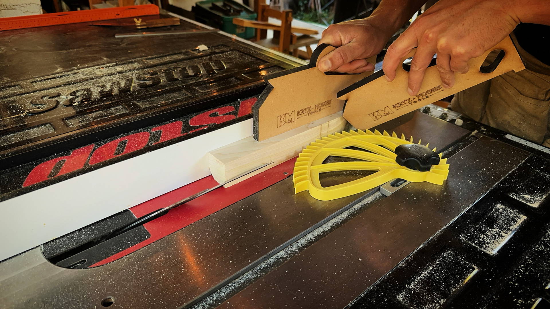 cutting octagonal leg on table saw