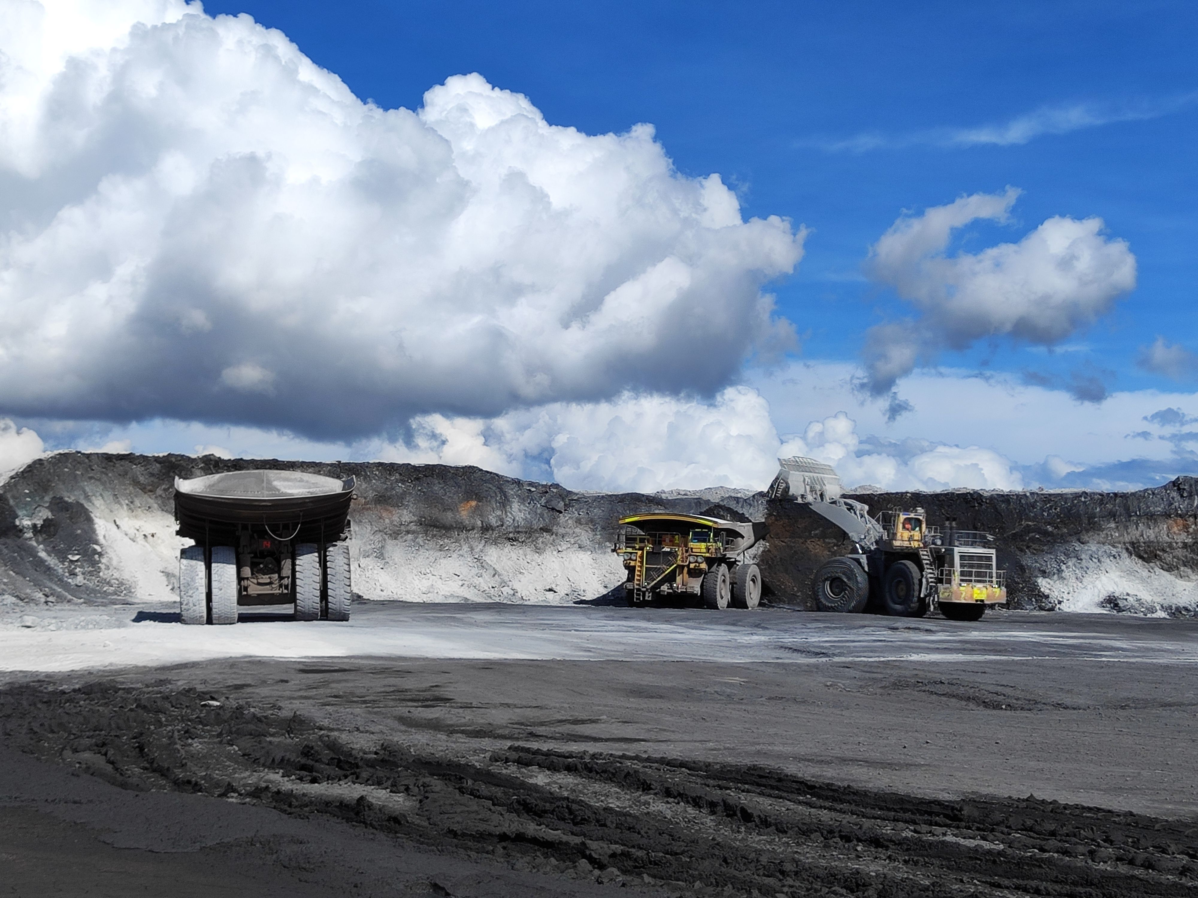 Aerial and site visibility can help mining teams assess loading areas, vehicle access and the connection between loading points and haul routes.