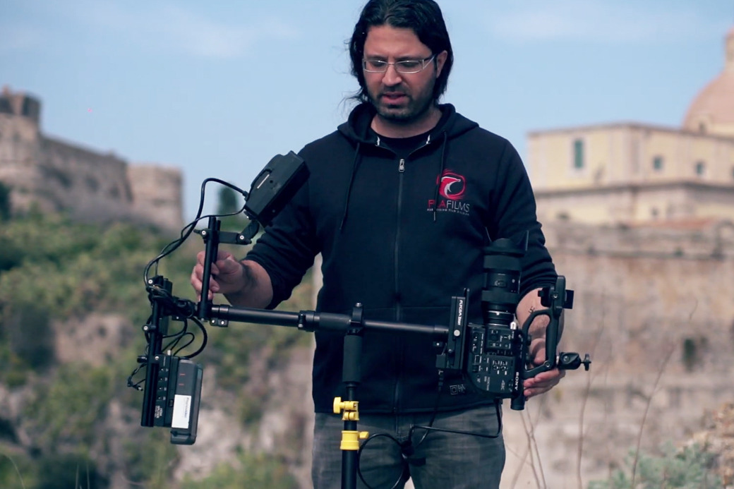 Bộ ổn định máy quay video Flycam Zest Pro có kết nối nguồn và giám sát tích hợp | V-Mount
