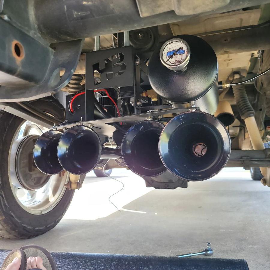 Air tank compressor or horn manifold mounted in spare tire well on Steven's Sierra photo 3