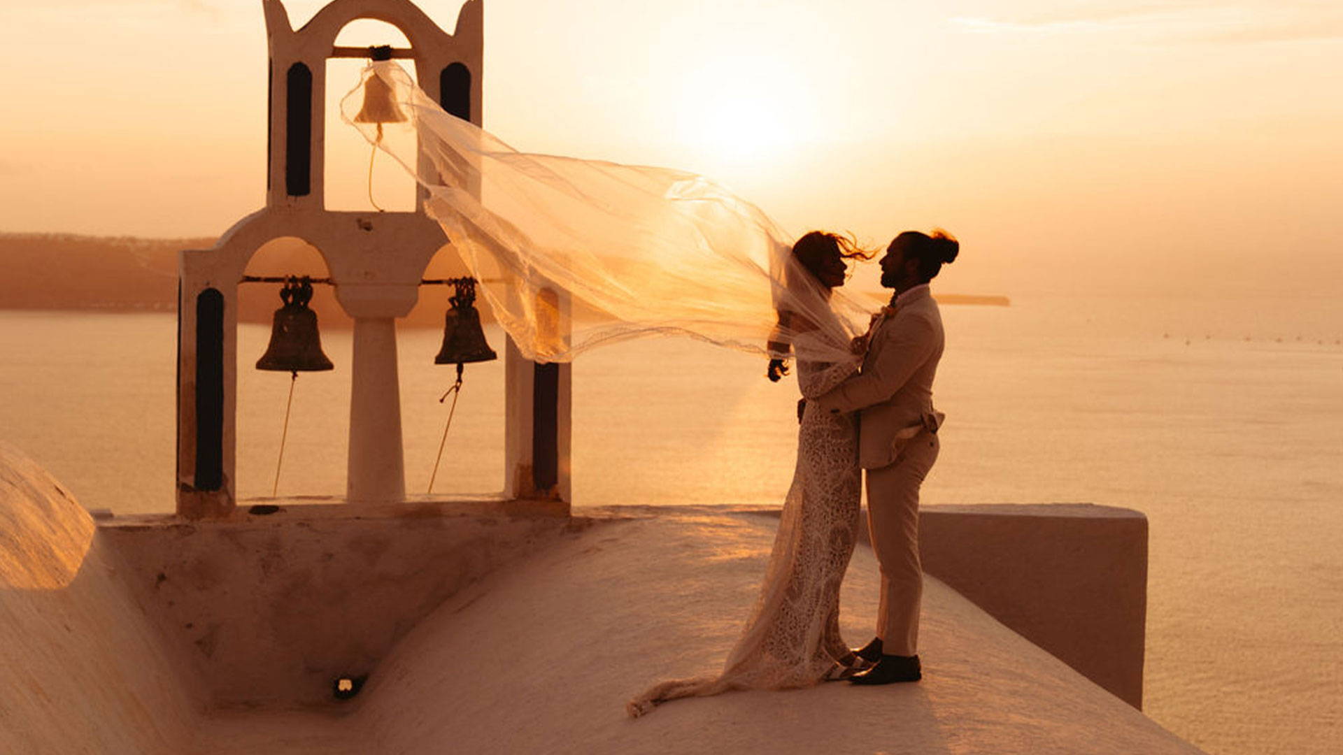 Novios en Santorini