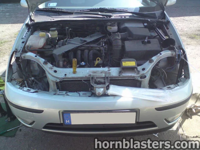 Compressor and air system detail for Shocker XL on Ford Focus HornBlasters gallery photo 7