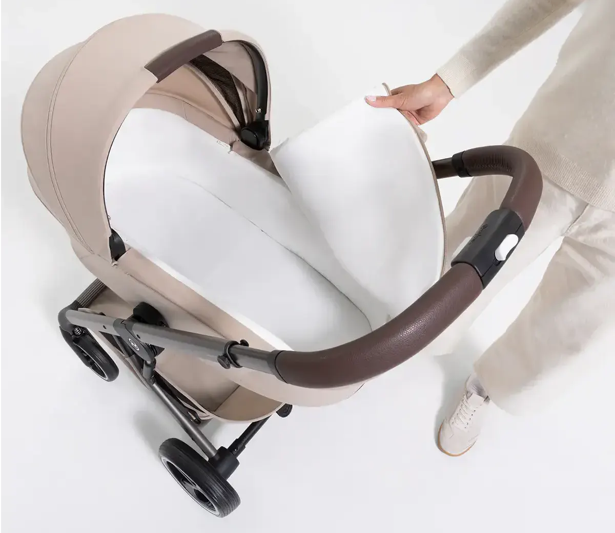 Cybex Balios S Lux carrycot being opened