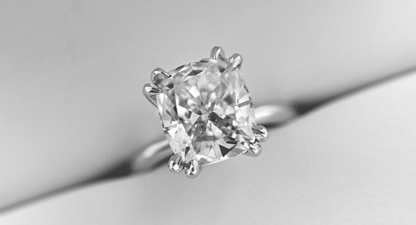 Engagement ring with type 2a diamond center stone