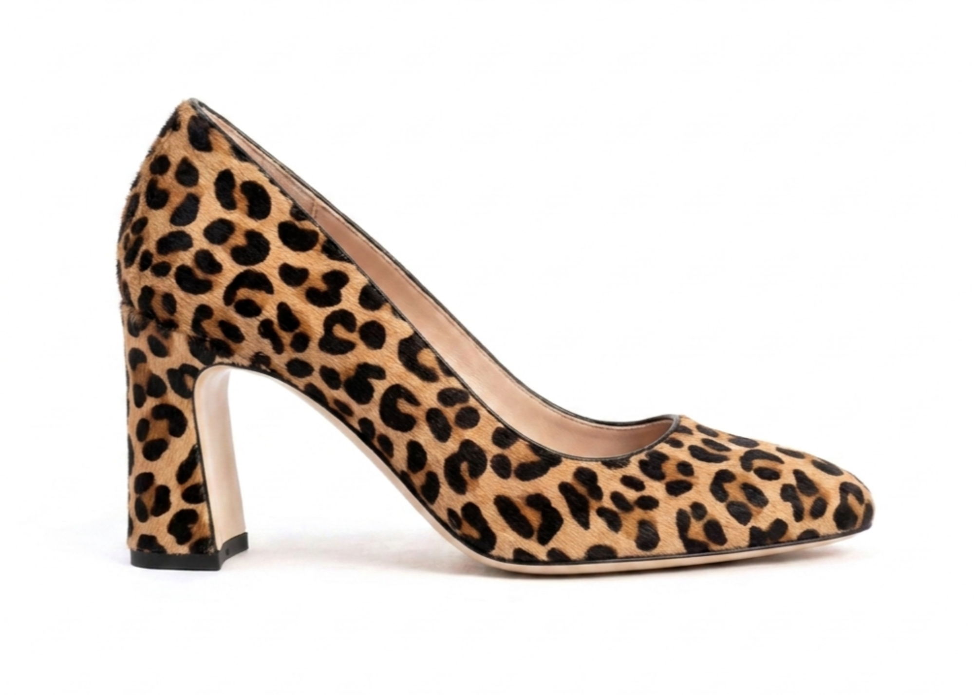 Leopard print high-heeled shoe with a chunky heel.