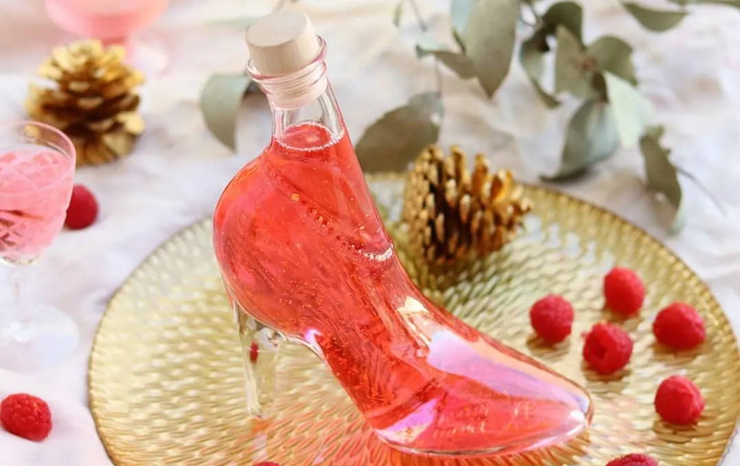 24 Carat Gold Flake Shoe Bottle