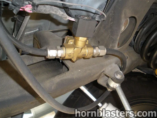 Robert's 2007 Hummer H2 Train Horn Install