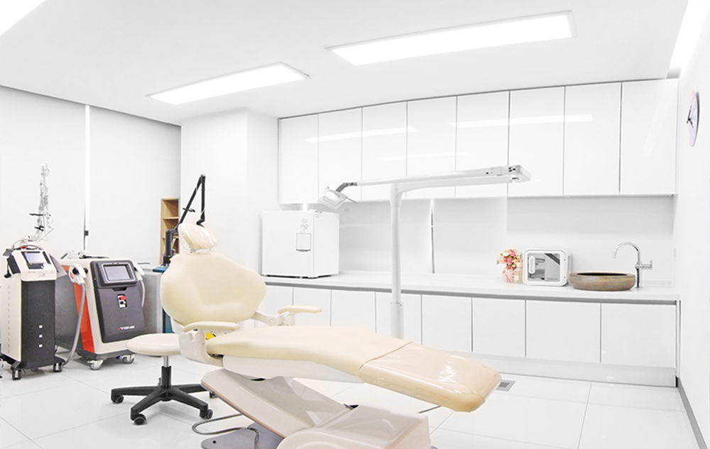 Laser treatment room at Fresh Dr. Hong Plastic Surgery in Korea for skin and post-operative care