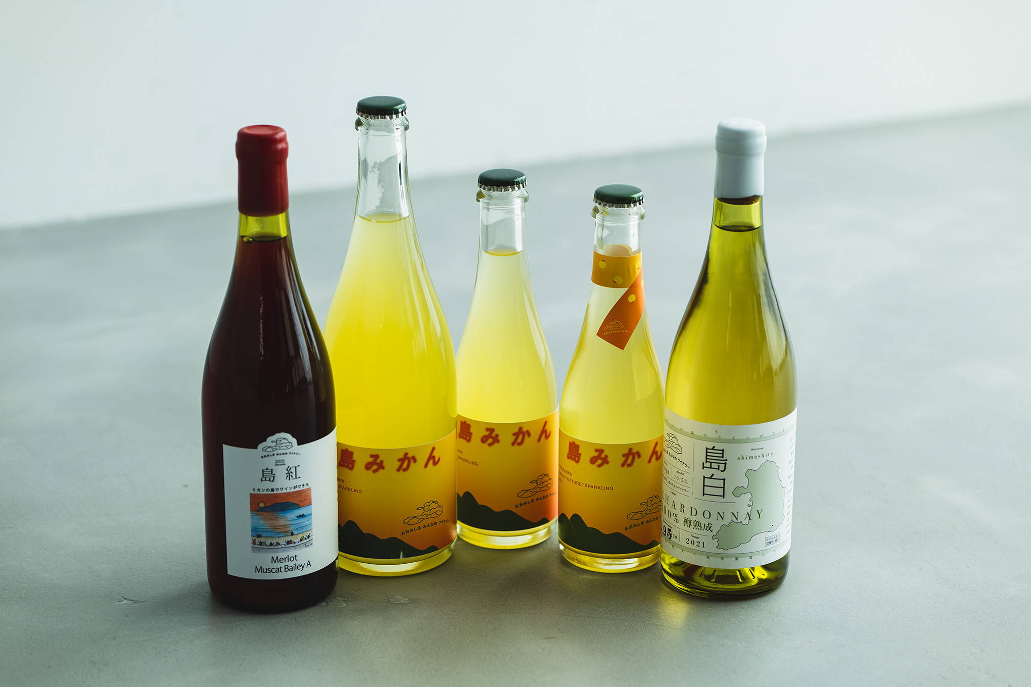 大三島の日本ワインを抜栓すれば、風光明媚な瀬戸内の島の風景が目に浮かぶ。柑橘の耕作放棄地が、美しいワインを産み出すまで。