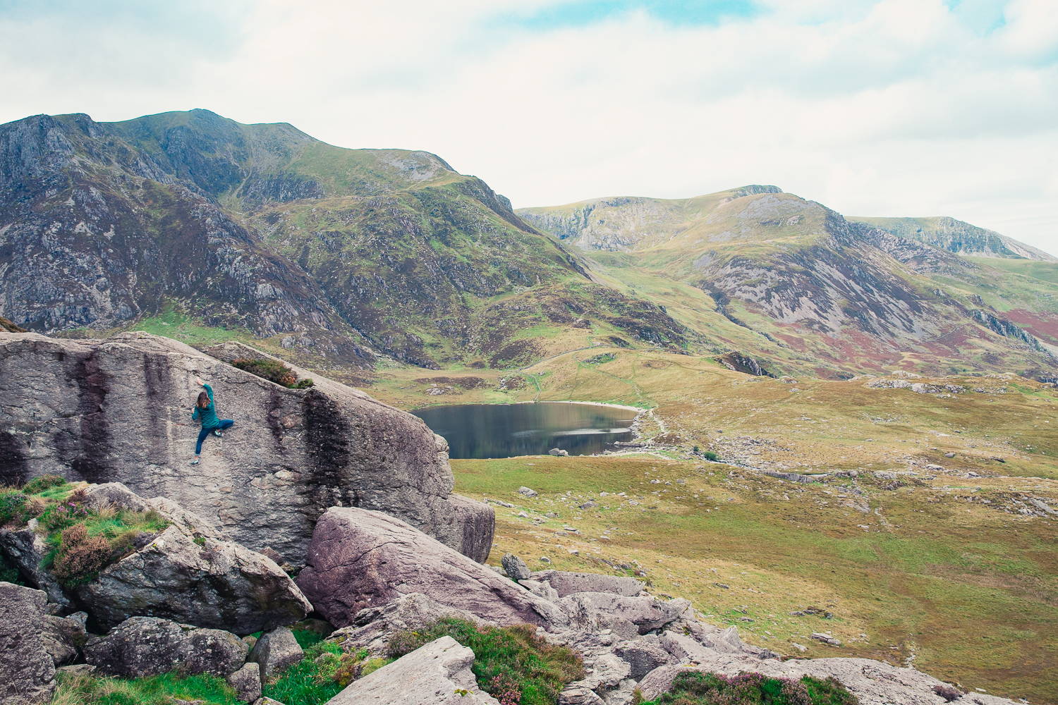 A 3RD ROCK bouldering day out in the gorgeous landscape of Snowdonia...specifically the Llyn Idwal in Ogwen Valley.