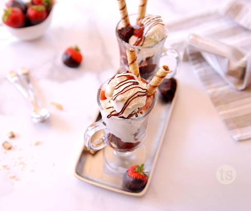 strawberry brownie sundaes