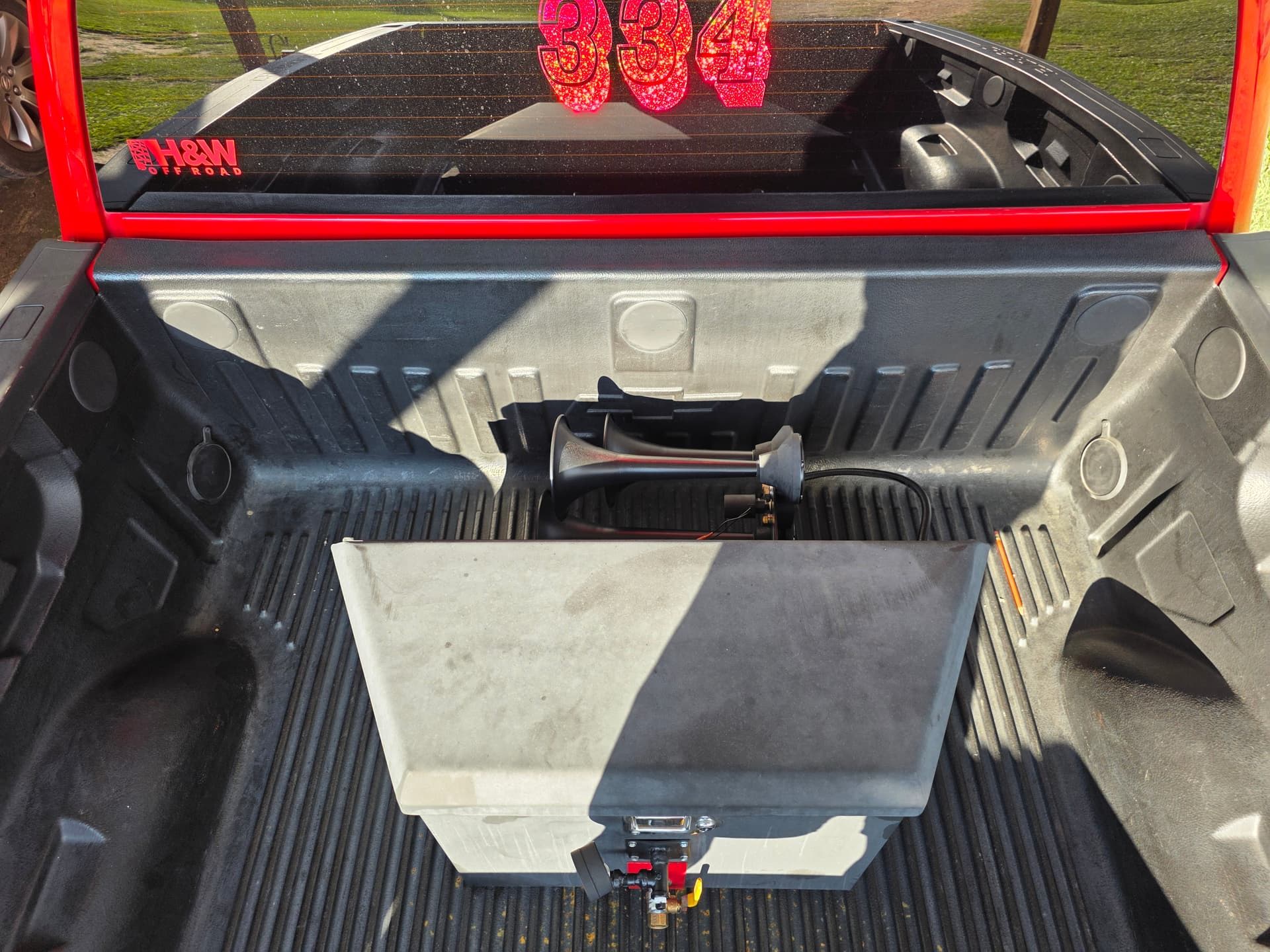 Chris’s 2018 Chevy Silverado with Mini Outlaw Horn Kit